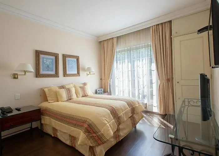 Newton Hotel *